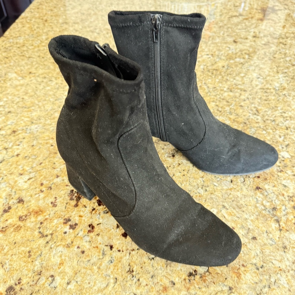 UNISA Black Faux Suede Ankle Boots Size 9 Zipper Fabric - Picture 2 of 11